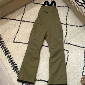 Women’s snowboarding bib